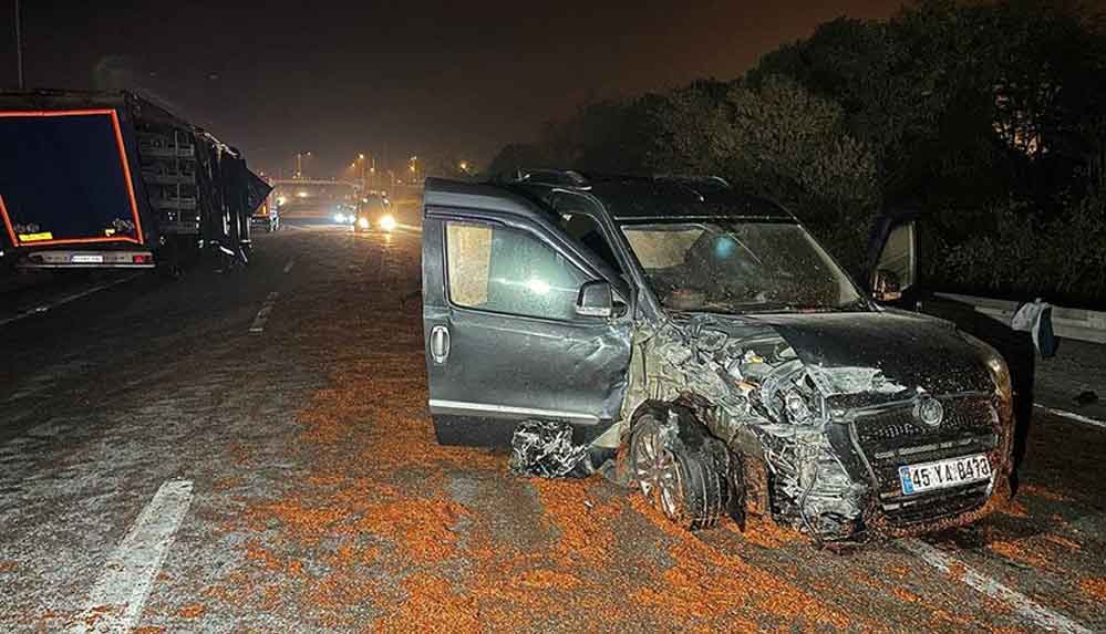 Yola-dökülen-salçalar-nedeniyle-18-araç-çarpıştı,-bir-kişi-hayatını-kaybetti,-10-kişi-yaralandı