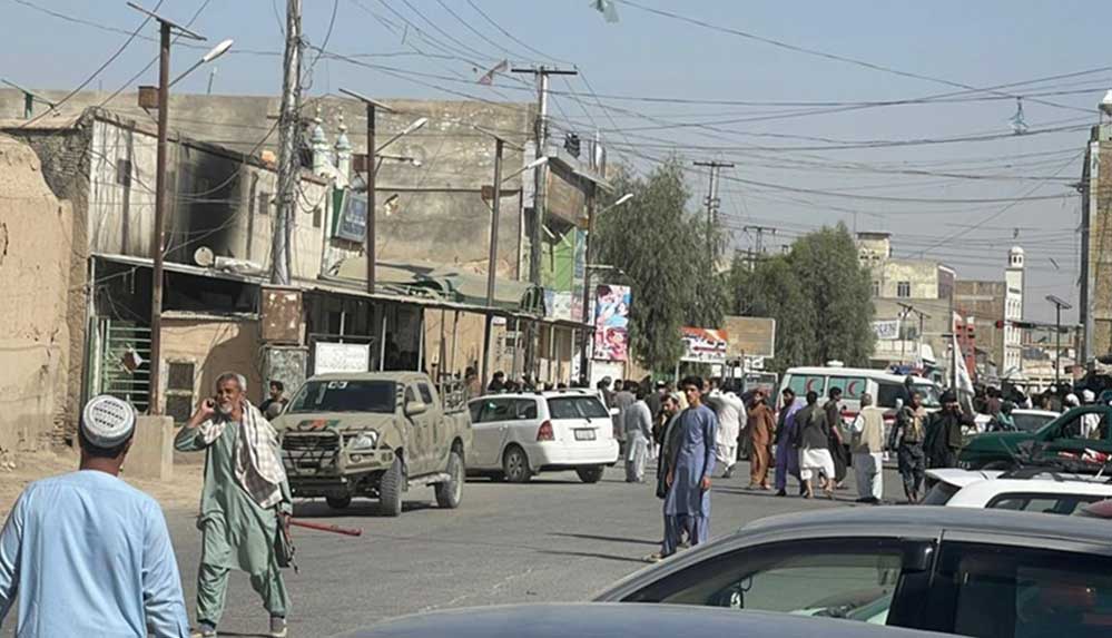 Afganistan'da bir camiye bombalı saldırı düzenlendi