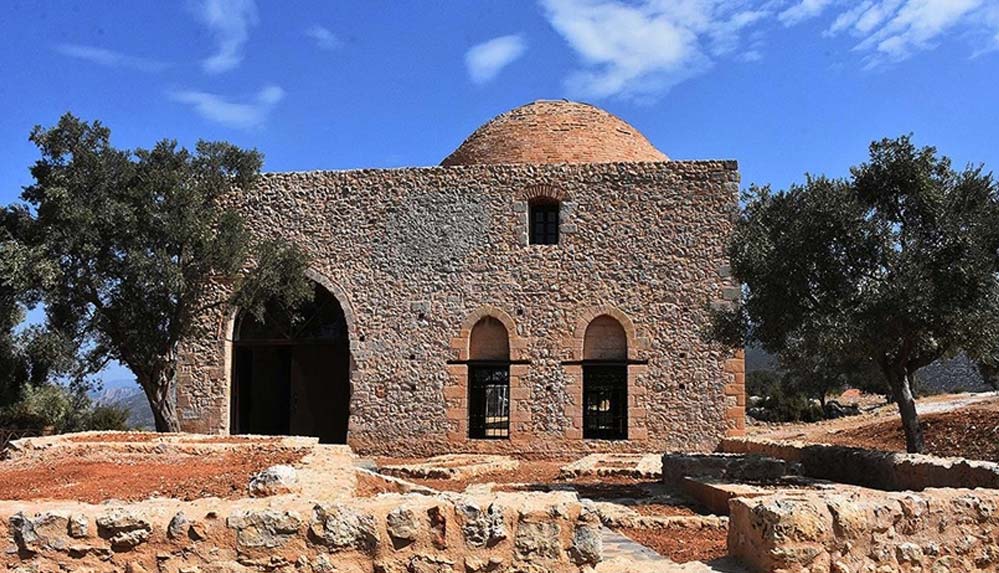 Beçin Antik Kenti'ndeki 600 yıllık Yelli Cami ibadete hazır hale getirildi 5 Beçin-Antik-Kenti'ndeki-600-yıllık-Yelli-Cami-ibadete-hazır-hale-getirildi