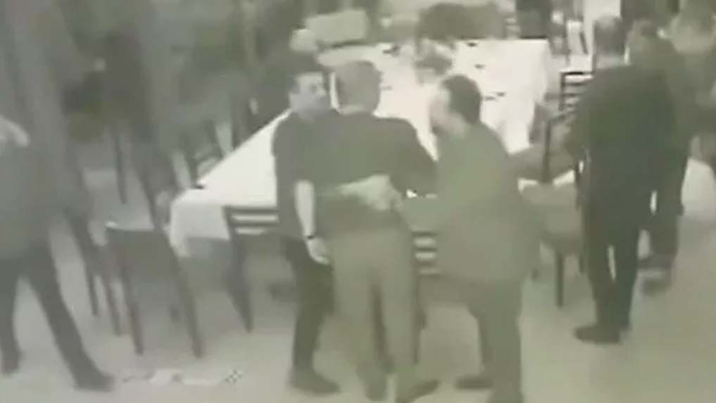 Cengiz Kurtoğlu'ndan iş insanına bıçaklı saldırı