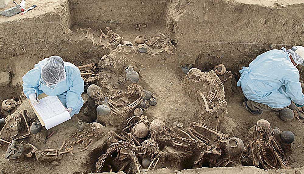 Antik Peru şehri Chan Chan'da toplu mezar bulundu