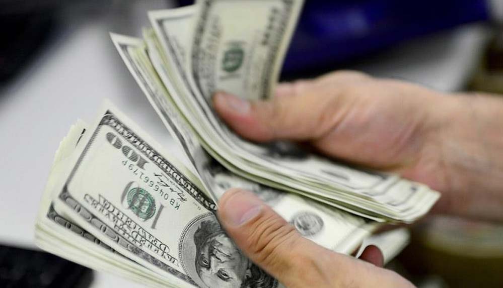 Kritik gün öncesinde dolar 15 liraya koşuyor