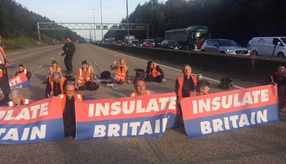 İngiltere'de yolları trafiğe kapatan çevreci aktivistlere hapis cezası verildi