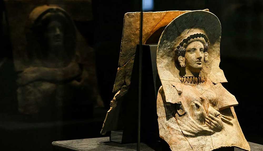 İyon savaşçıların mezarında 2500 yıllık masklar bulundu