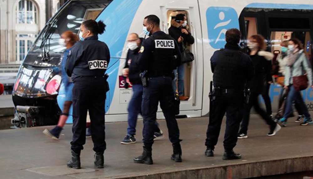 Maske takmayı reddeden saldırgan polis tarafından vuruldu