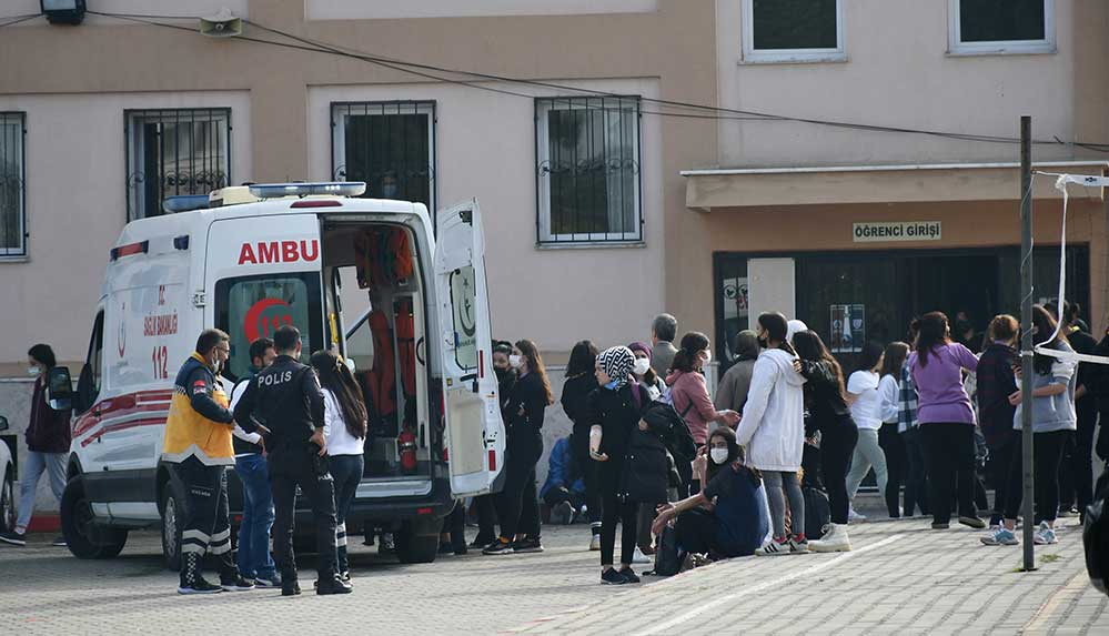 Manisa'da 76 öğrenci zehirlenme şüphesiyle hastaneye kaldırıldı