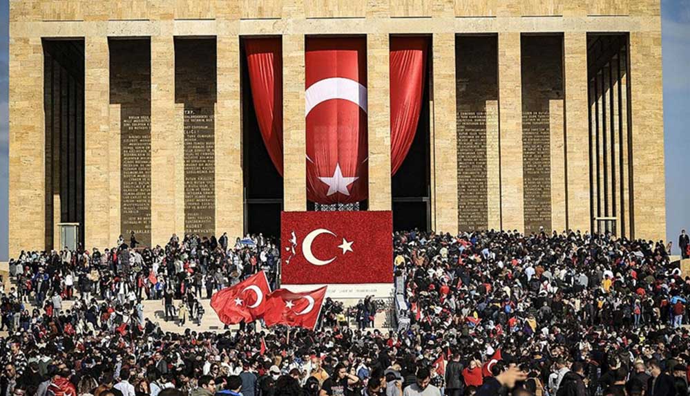 Atatürk'ün ebediyete intikalinin 83. yılında vatandaşlar Anıtkabir'e akın etti