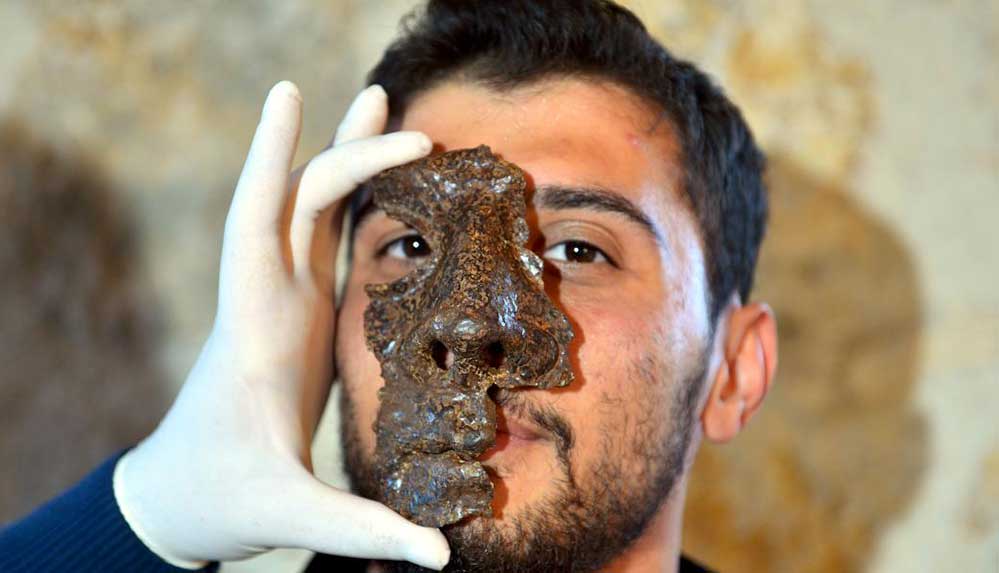Hadrianaupolis'te Roma askerine ait 1800 yıllık demir maske bulundu