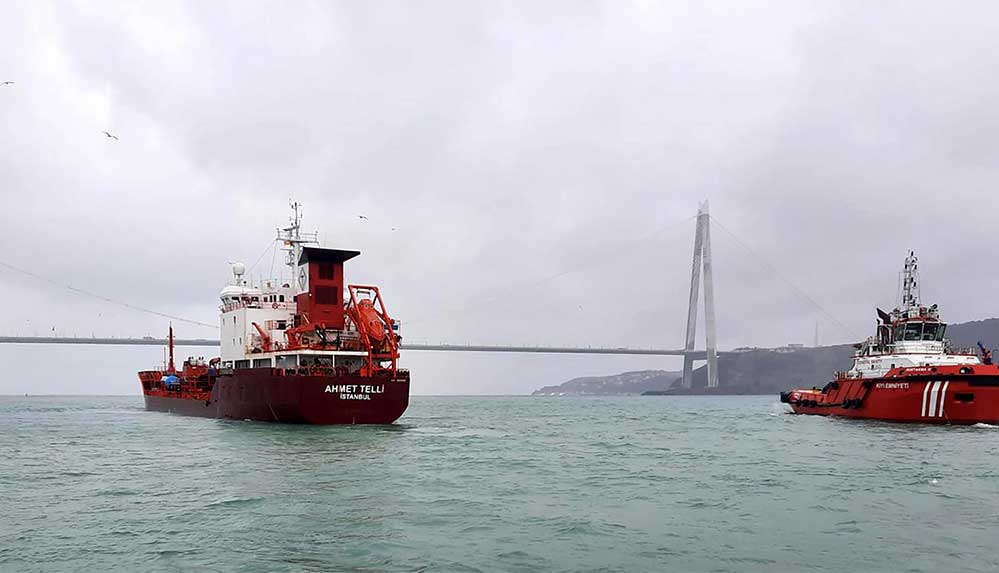 Arızalanan tanker nedeniyle askıya alınan İstanbul Boğazı gemi trafiğine açıldı