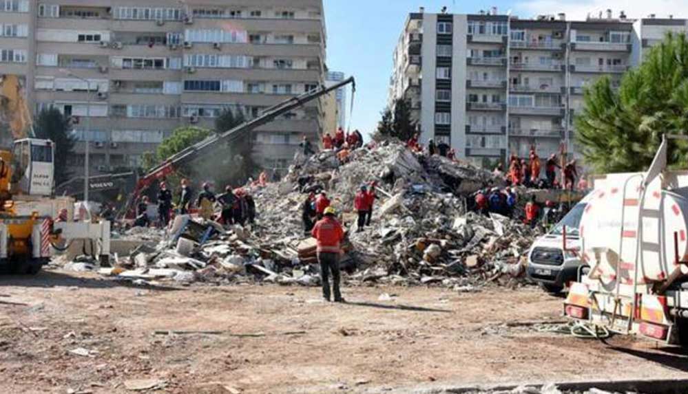 İzmir depreminde yıkılan Emrah Apartmanı'na ilişkin davada tutuklu sanık kalmadı