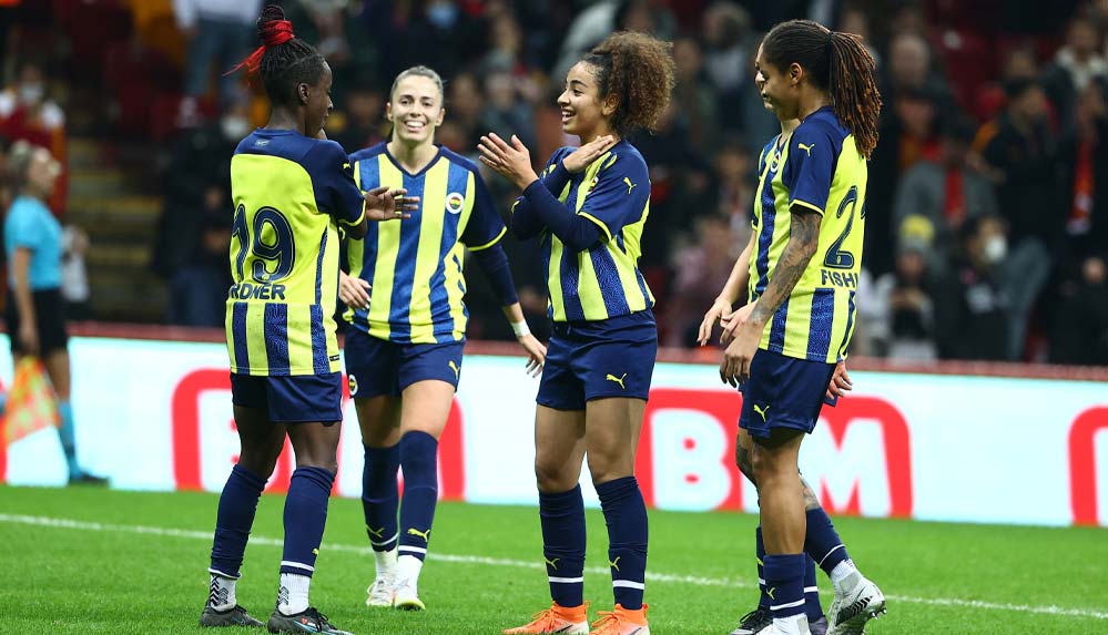 Kadın futbolundaki ilk derbide Fenerbahçe, Galatasaray'ı 7-0 mağlup etti