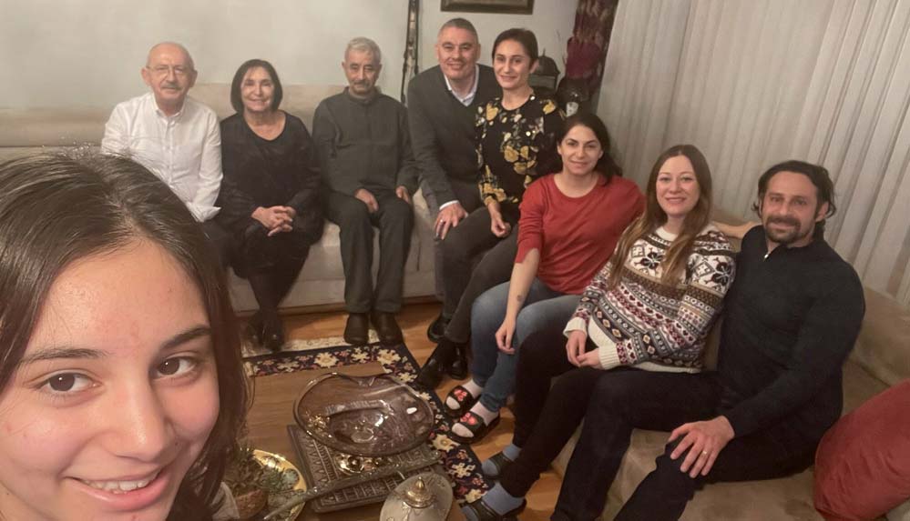 Kılıçdaroğlu'ndan aile fotoğrafı: "Ailemiz, Türkiye’nin ailelerine çok güzel bir yıl diler"
