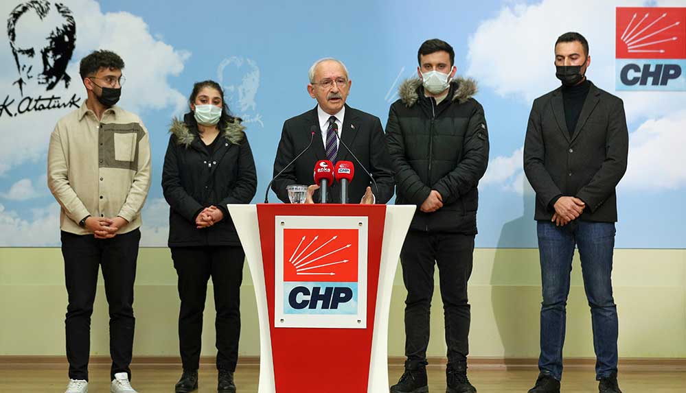 Kılıçdaroğlu, mülakatlarda elenen gençlerle basın toplantısı düzenledi