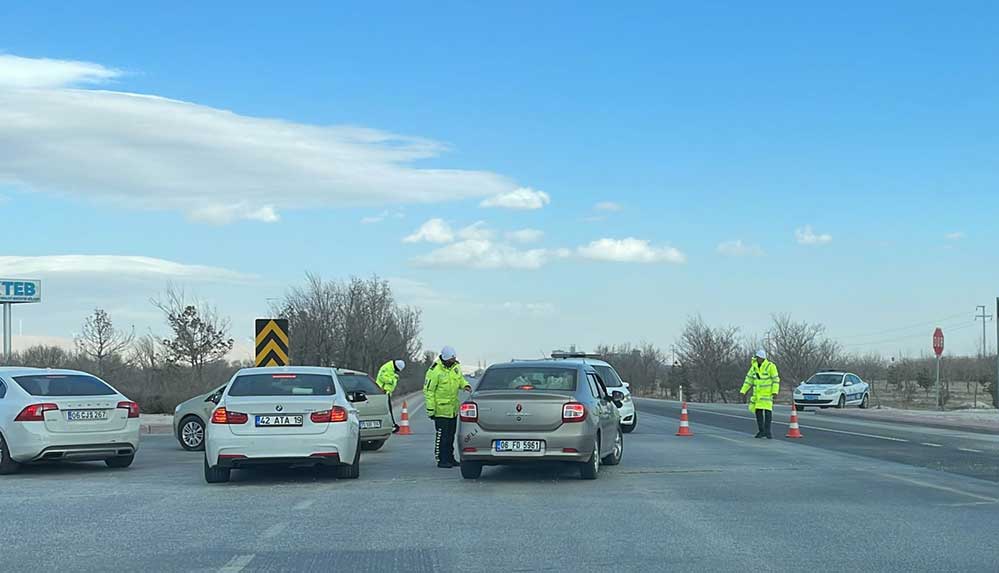 Konya'da kum fırtınası trafikte aksamaya neden oldu