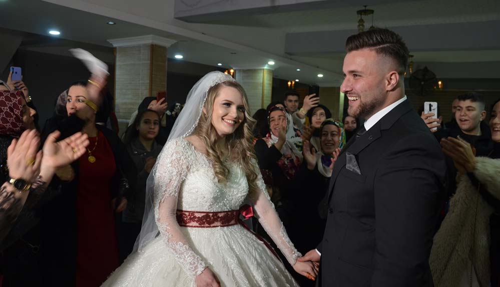 Rus vatandaşı Maria, Müslüman olup sevdiği Batmanlı gençle evlendi 4 Rus-vatandaşı-Maria,-Müslüman-olup-sevdiği-Batmanlı-gençle-evlendi