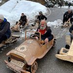 Soğuk-ve-kara-aldırış-etmeyen-Rizeliler-‘Formulaz-Tahta-Araba-Şenliği’nde-yarıştı