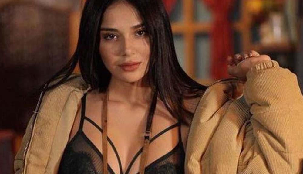 Sosyal-medya-fenomeni-Merve-Taşkın'a-Amsterdam'da-çektirdiği-fotoğraflar-sebebiyle-5-ay-hapis-cezası