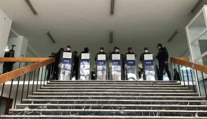 Ankara Üniversitesi'nde ‘ekonomik kriz’ konulu forum düzenlemek isteyen öğrenciler gözaltına alındı