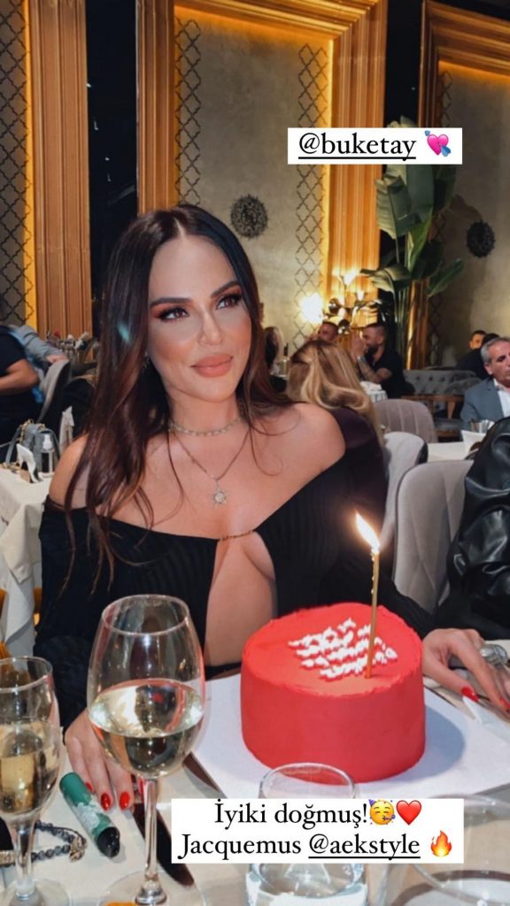 Buket Aydın da modaya uydu! Sutyensiz hırkalı story'si olay oldu