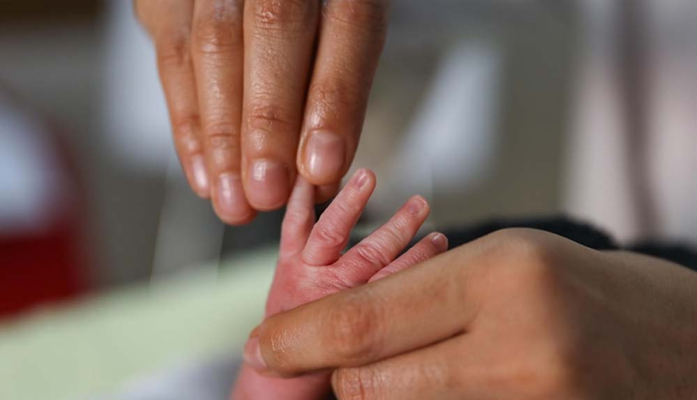 Anne-adayları-ve-hemşirelere-'bebek-masajı'-eğitimi