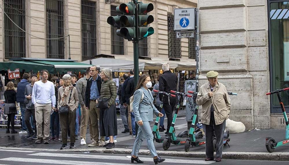 İtalya'da-salgının-başlangıcından-bu-yana-en-yüksek-günlük-Kovid-19-vakası-sayısına-ulaşıldı