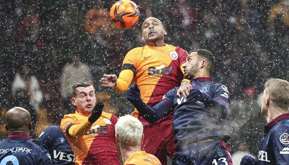 Lider-Trabzonspor,-Galatasaray-karşısında-ikinci-yarıda-bulduğu-gollerle-kazandı