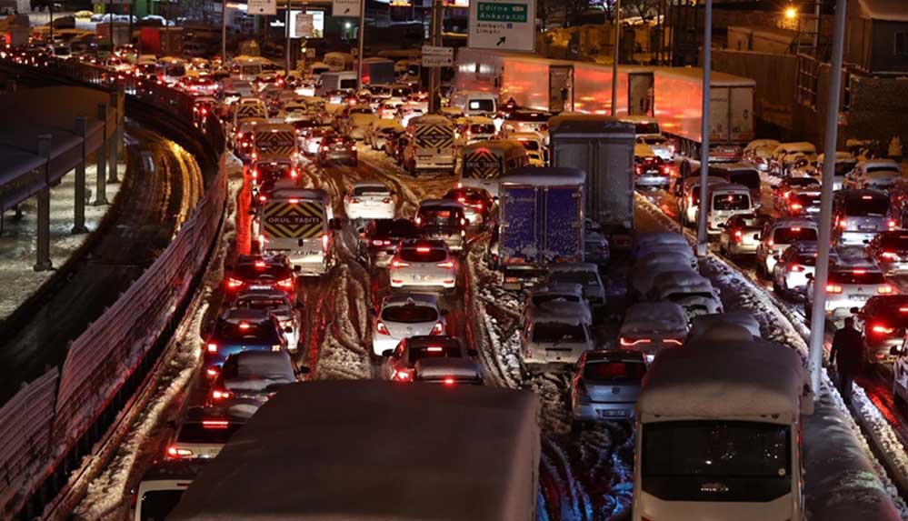 İstanbul'da özel araçların trafiğe çıkması yasaklandı