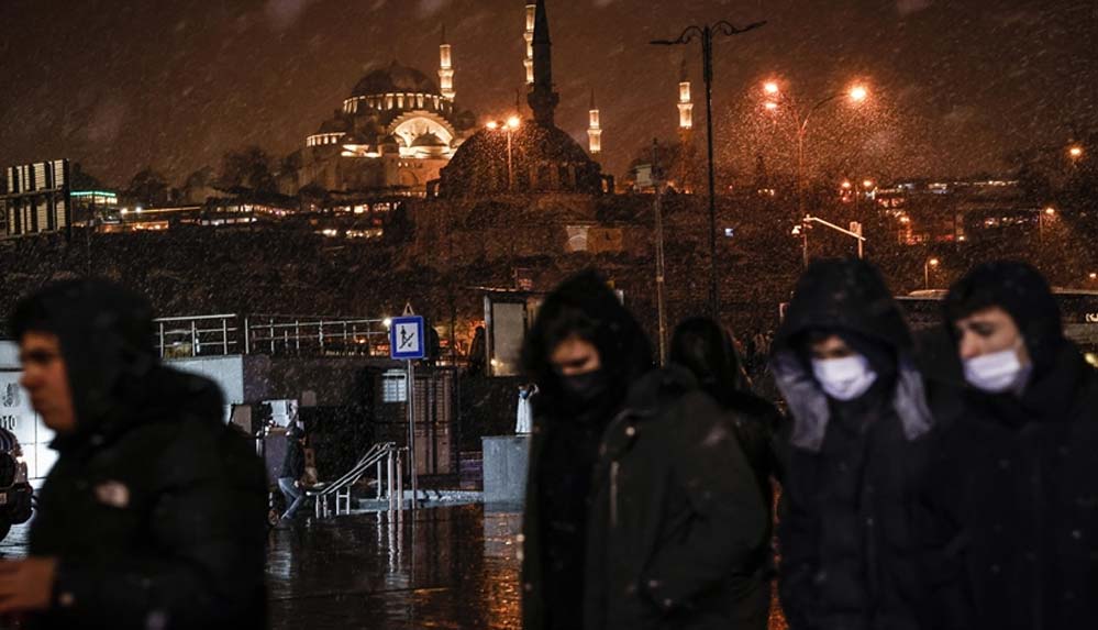 Vali-Yerlikaya-açıkladı--İstanbul'da-güvenlik,-sağlık-ve-ulaşım-dışındaki-kamu-çalışanları-izinli-olacak