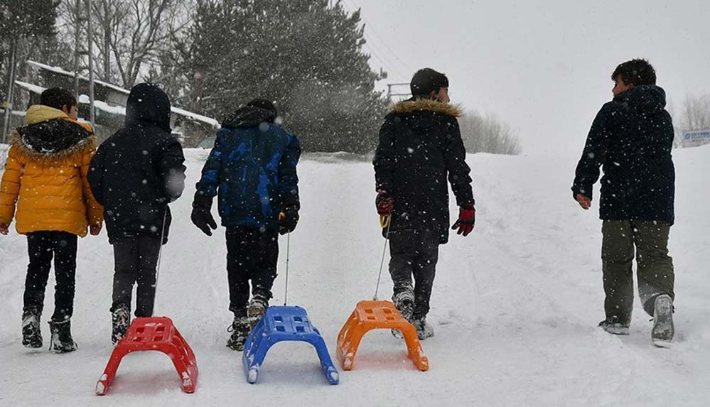 Vali-Yerlikaya-açıkladı--İstanbul'da-olumsuz-hava-koşulları-nedeniyle-karneler-erken-alınacak