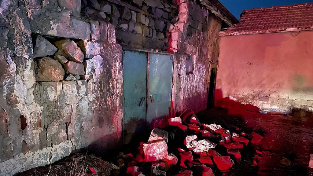 Kayseri'de 4,9 büyüklüğündeki depremden sonra 20 artçı sarsıntı oluştu 3 Kayseri'de 4,9 büyüklüğündeki depremden sonra 20 artçı sarsıntı oluştu