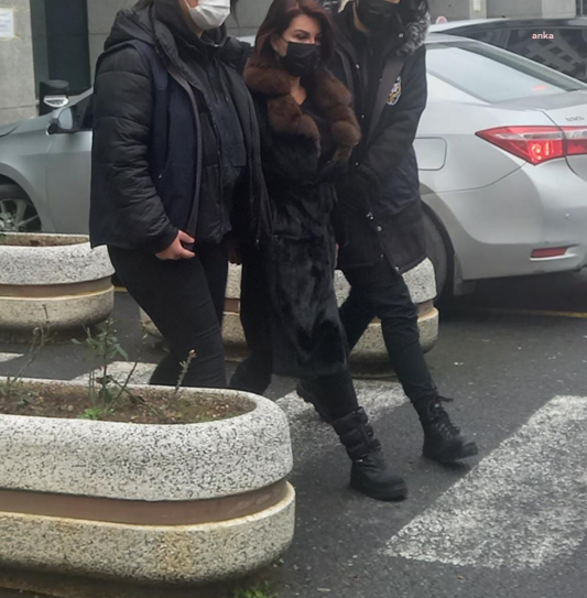 Gazeteci Sedef Kabaş, Cumhurbaşkanı'na hakaretten tutuklandı