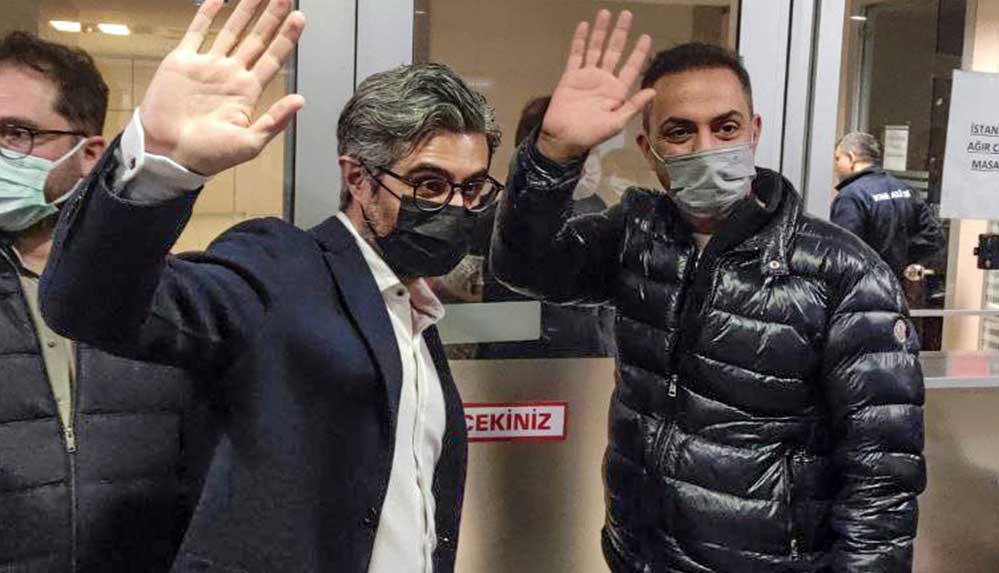 Cezaları onanan gazeteci Barış Pehlivan ve Murat Ağırel adliyede teslim oldu