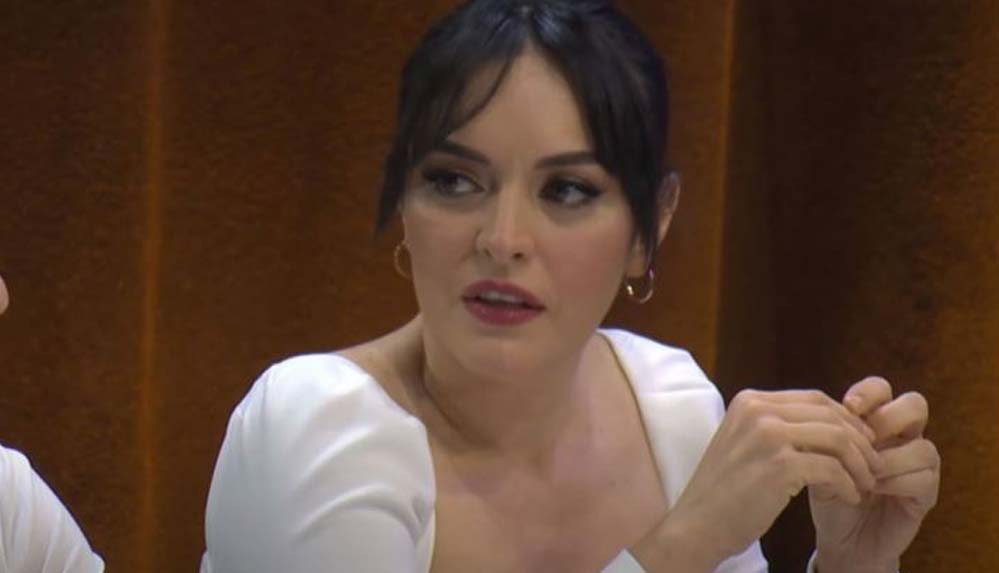 Ezgi-Mola,-dolandırılma-hikayesini-anlattı--'Kendi-yöntemlerimle-paramı-geri-aldım'