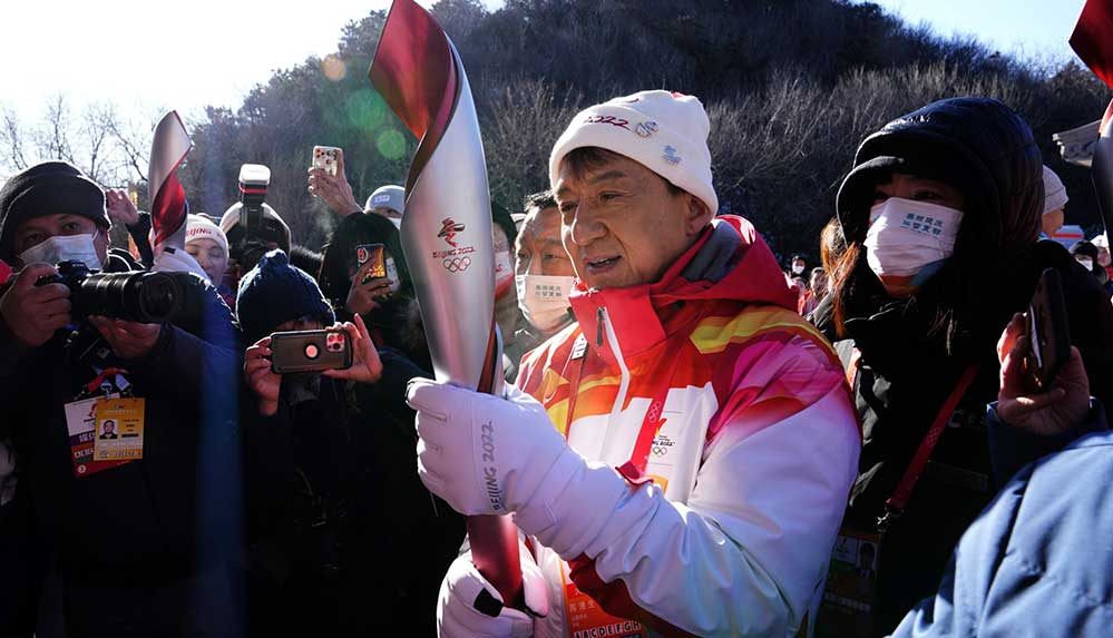 2022 Pekin Kış Olimpiyatları başlıyor: Meşale Jackie Chan'de