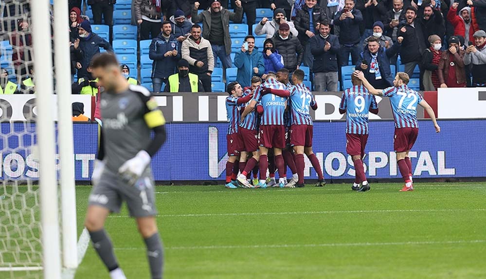 Lider Trabzonspor 3 puanı tek golle aldı