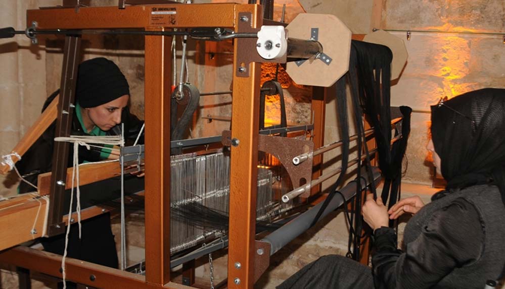 Mardin'de 200 yıllık tarihi konak, el sanatlarına ev sahipliği yapacak 4 Mardin'de-200-yıllık-tarihi-konak,-el-sanatlarına-ev-sahipliği-yapacak