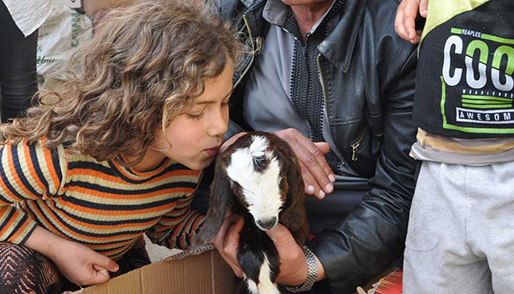 Engelli-oğlak-çöp-konteyneri-yanına-terk-edildi