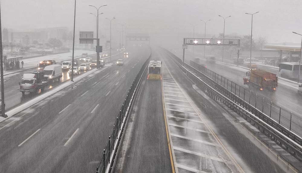 İstanbul'un-bazı-ilçelerinde-kar-yağışı-aralıklarla-etkili-oluyor