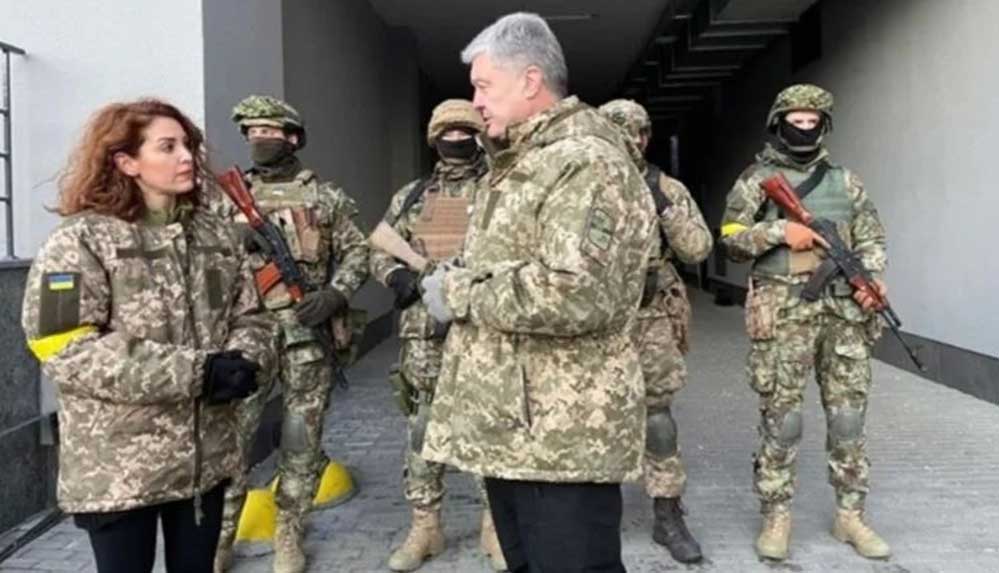 Nagehan Alçı, Ukrayna'da askeri üniformayla poz verdi