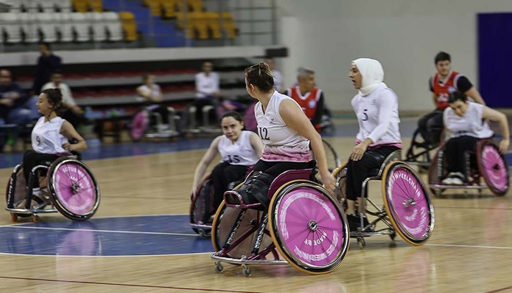 Türkiye'nin tek tekerlekli sandalye kadın basketbol takımı: Lotus Engelliler