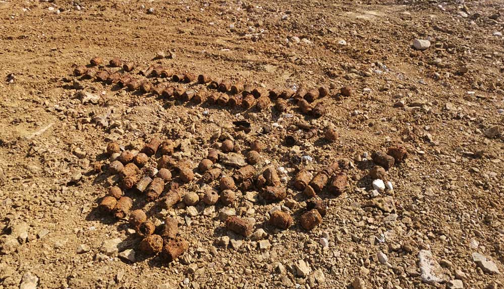 Balıkesir'de toprağa gömülü 831 adet bomba bulundu