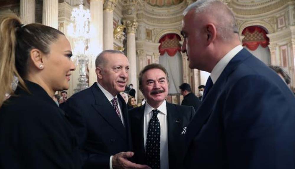Cenk Eren'den Erdoğan'ın iftarına katılan ünlülere 'Müzik yasağı' tepkisi