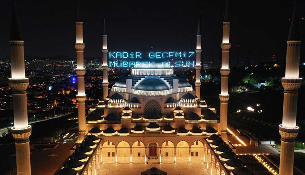 Kadir-Gecesi-nedir-Kadir-Gecesi'nde-okunacak-dua-ve-sureler-nelerdir-Kadir-Gecesi-namazı-nasıl-kılınır