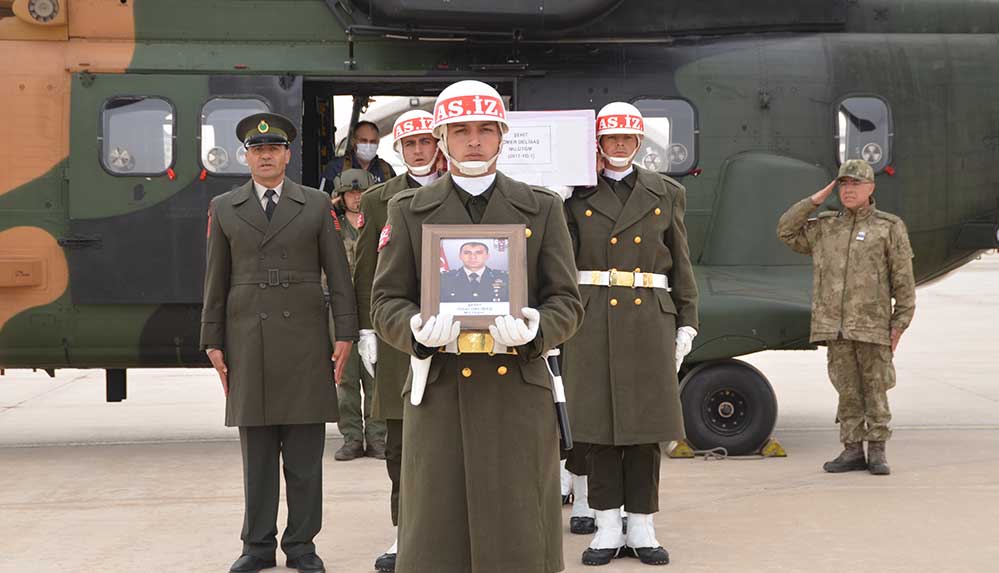 Pençe-Kilit Operasyonu bölgesinde şehit olan asker için Hakkari'de tören düzenlendi