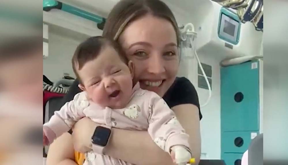 Terk edilmiş bebeğe sütannelik yapan acil tıp teknikeri merhametiyle gönülleri fethetti