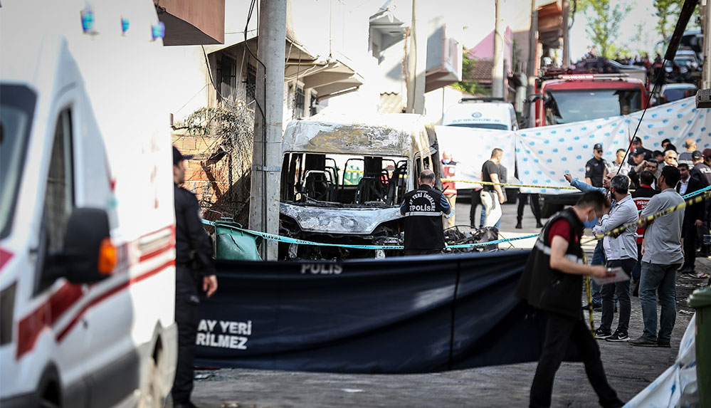 Bursa'da bir sokağa uçak düştü! 4 bursa-uçak-kaza