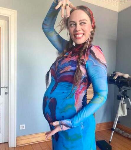 6 Aylık hamile olan Demet Evgar'dan ‘Kına Gecesi’