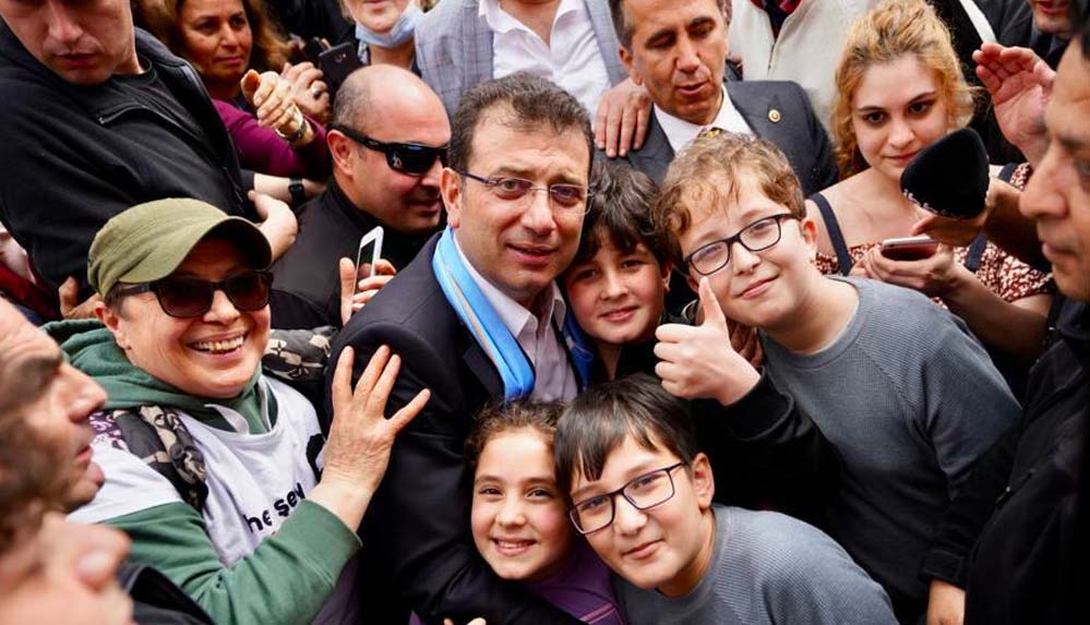 Ekrem-İmamoğlu,-Rize’de-büyük-coşkuyla-karşılandı,-iktidara-meydan-okudu--Farklı-kazanacağız