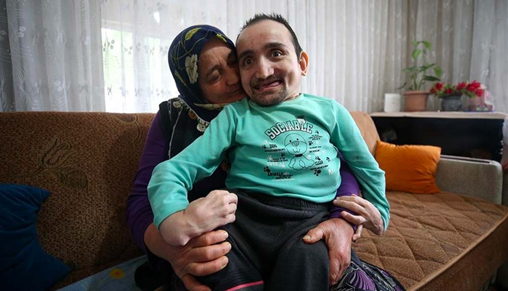Fedakar anne hayatını engelli oğluna adadı: "41 yıldır birbirimizin sesi olmadan uyuyamayız" 5 Fedakar-anne-hayatını-engelli-oğluna-adadı--'41-yıldır-birbirimizin-sesi-olmadan-uyuyamayız'