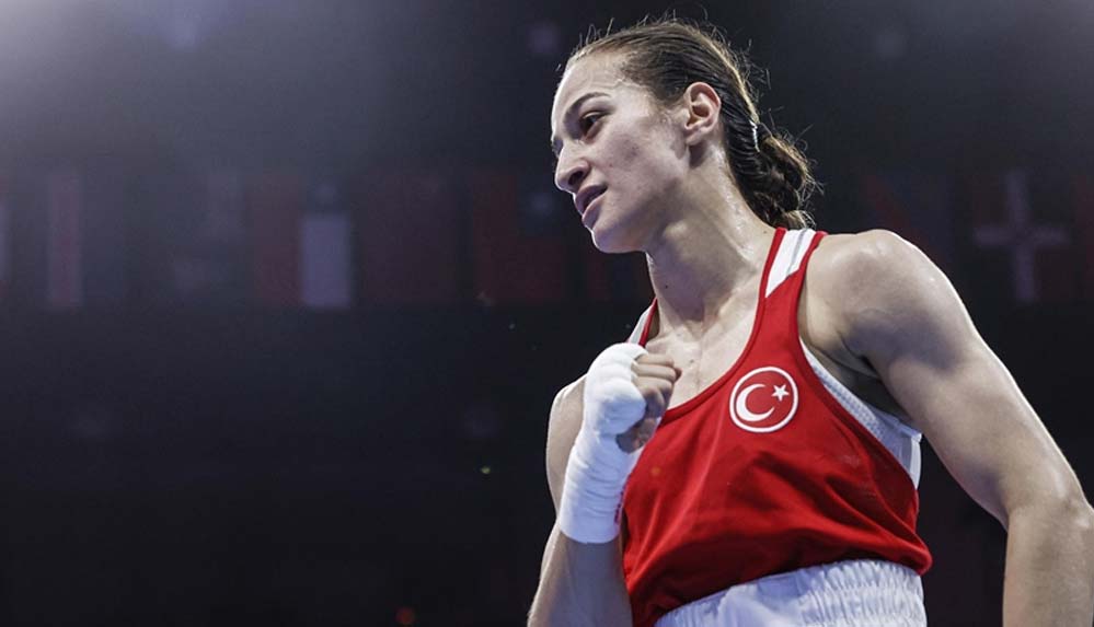 Milli-boksör-Buse-Naz-Çakıroğlu-dünya-şampiyonu-oldu